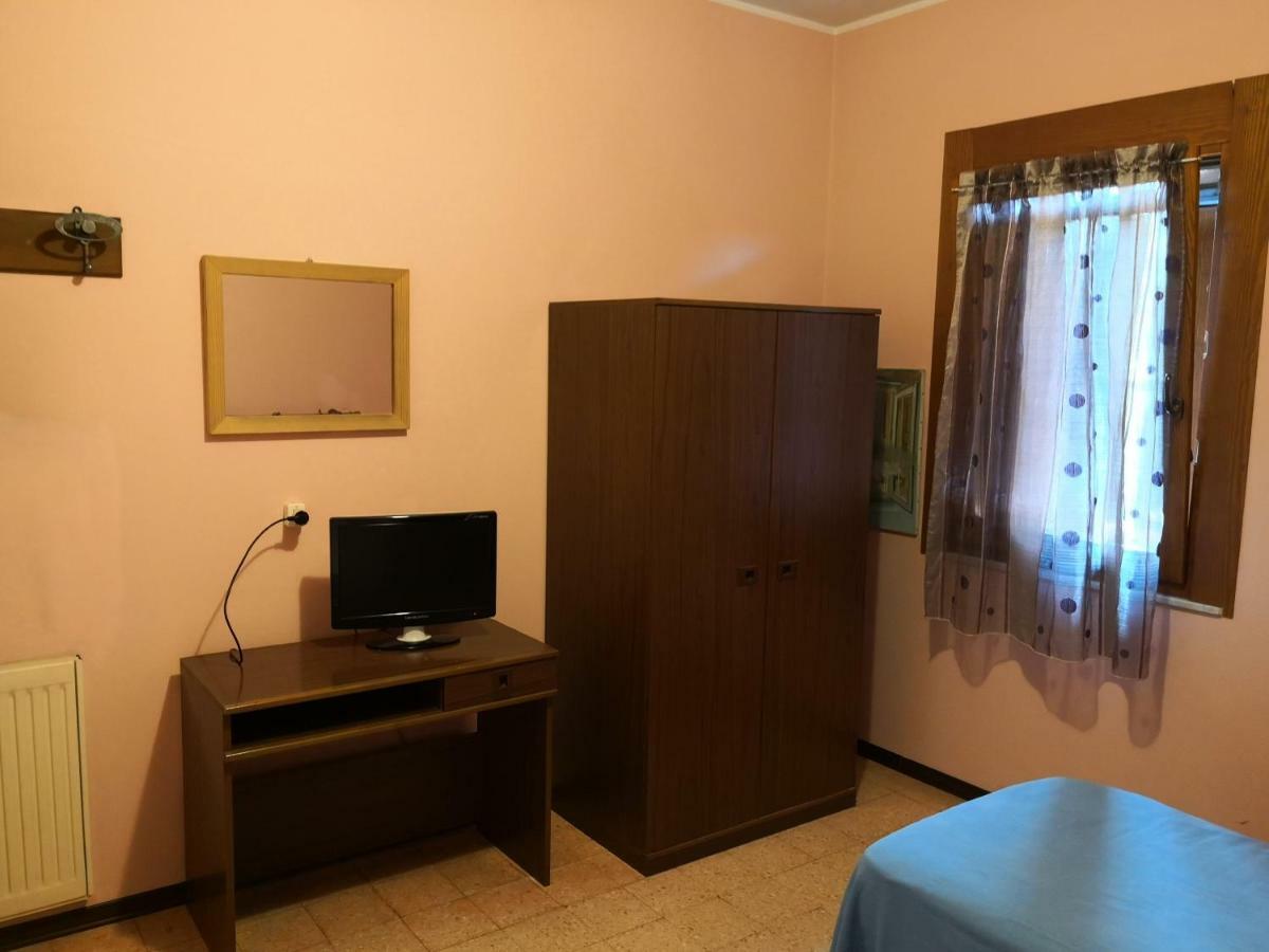 Trattoria Bar Oasi Hotel Pocenia Екстериор снимка
