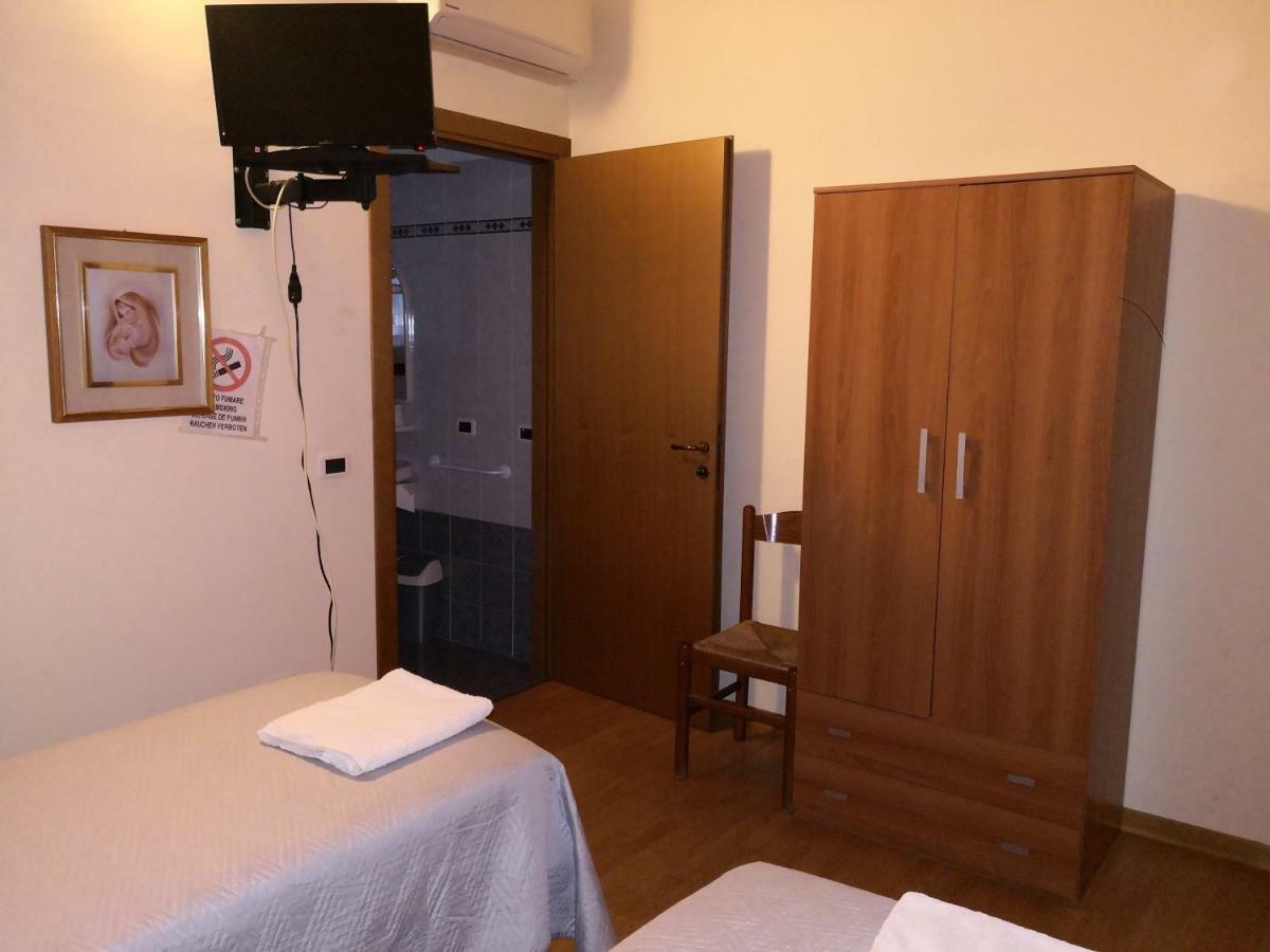 Trattoria Bar Oasi Hotel Pocenia Екстериор снимка