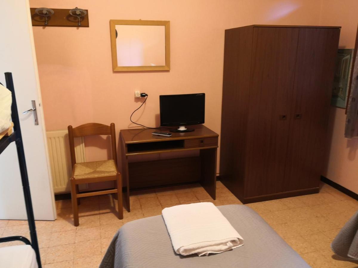 Trattoria Bar Oasi Hotel Pocenia Екстериор снимка